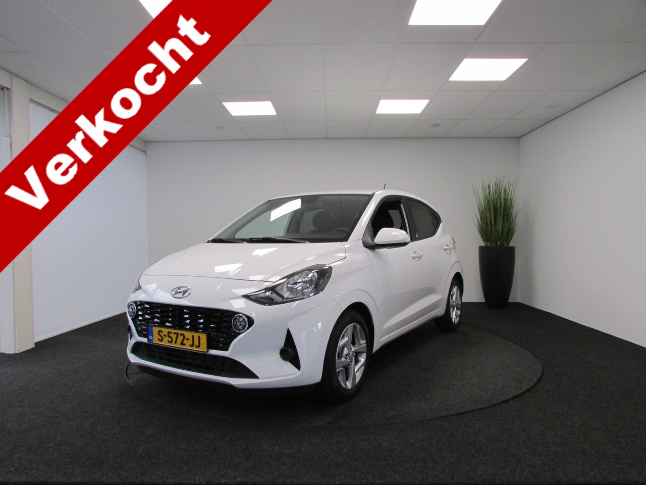 Hyundai i10 - 1.0 Comfort I UNIEK I Stoel- en stuurverwarming I Apple Carplay I LM-Velgen I - AutoWereld.nl