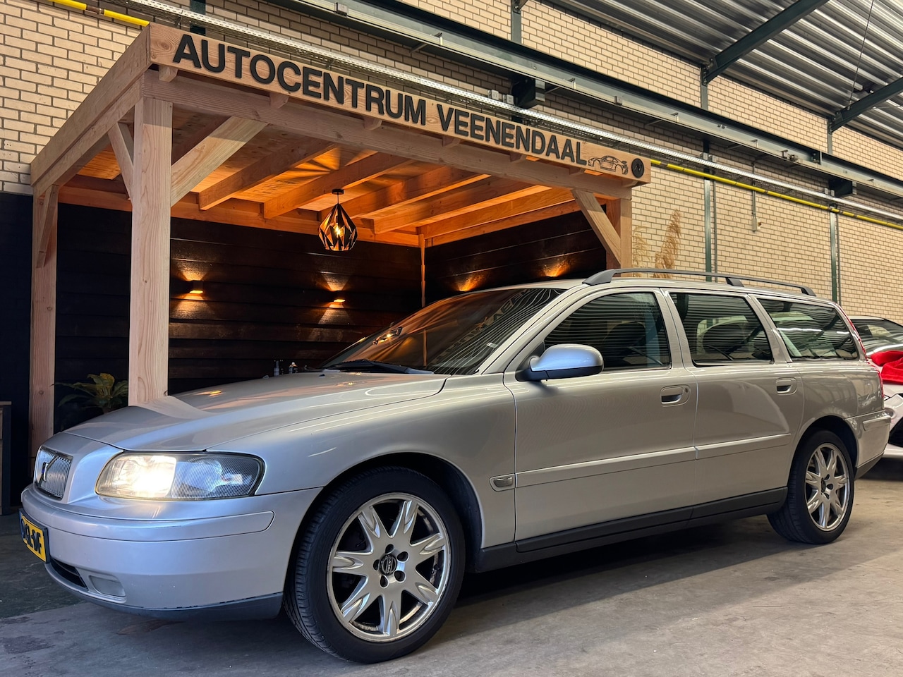 Volvo V70 - 2.4 Comfort Line AUTOMAAT-TREKHAAK - AutoWereld.nl