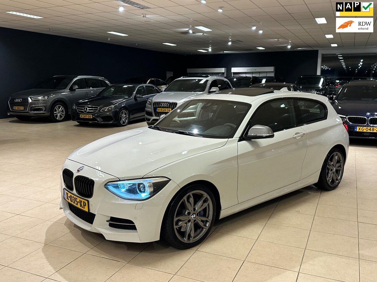 BMW 1-serie - M135i xDrive High Exe Opendak Keyless H&K Memory AFS Voll - AutoWereld.nl