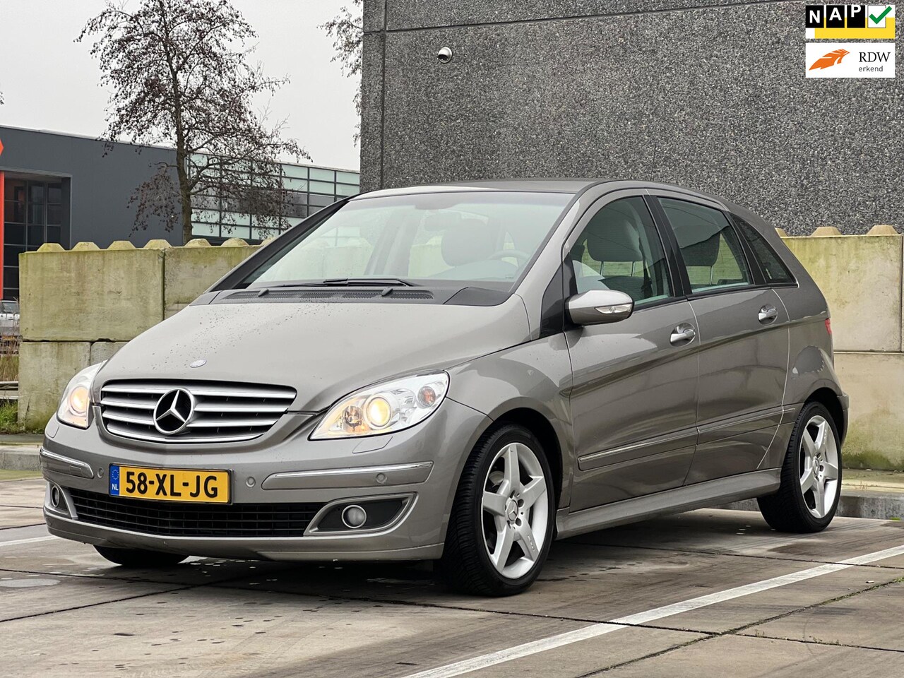 Mercedes-Benz B-klasse - 170 | Automaat | Parkeersensoren voor en achter | 17 inch | Stoelverwarming - AutoWereld.nl