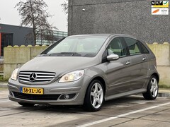 Mercedes-Benz B-klasse - 170 | Automaat | Parkeersensoren voor en achter | 17 inch | Stoelverwarming