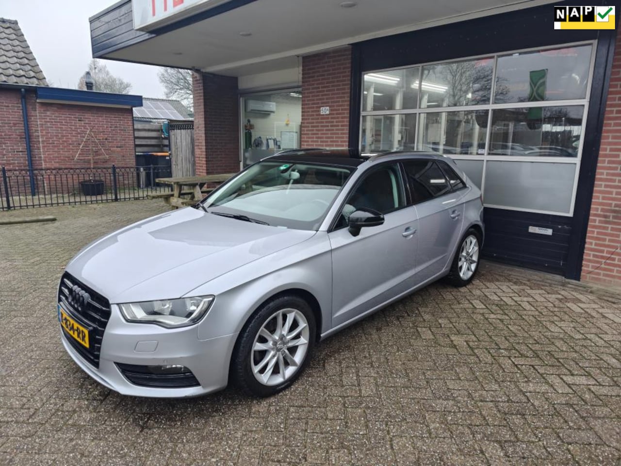 Audi A3 Sportback - 2.0 TDI 2.0 TDI, Pro Line, Automaat, Trekhaak, Panorama, Clima, Cruise, Black, PDC, NAP - AutoWereld.nl