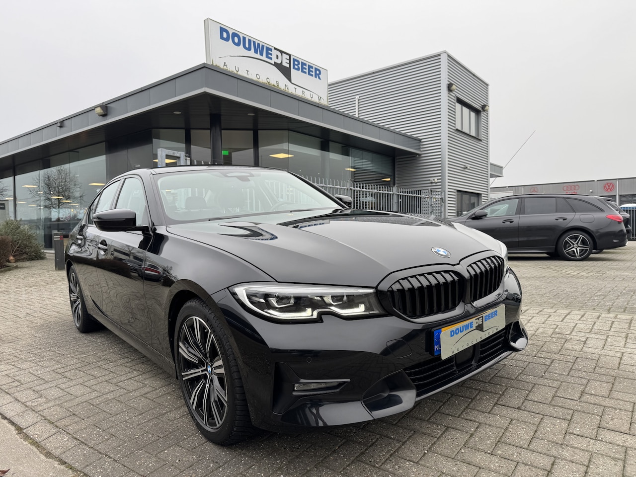 BMW 3-serie - Sport Line 320i Adapt. Cruise | Keyless | Camera | LED | - AutoWereld.nl