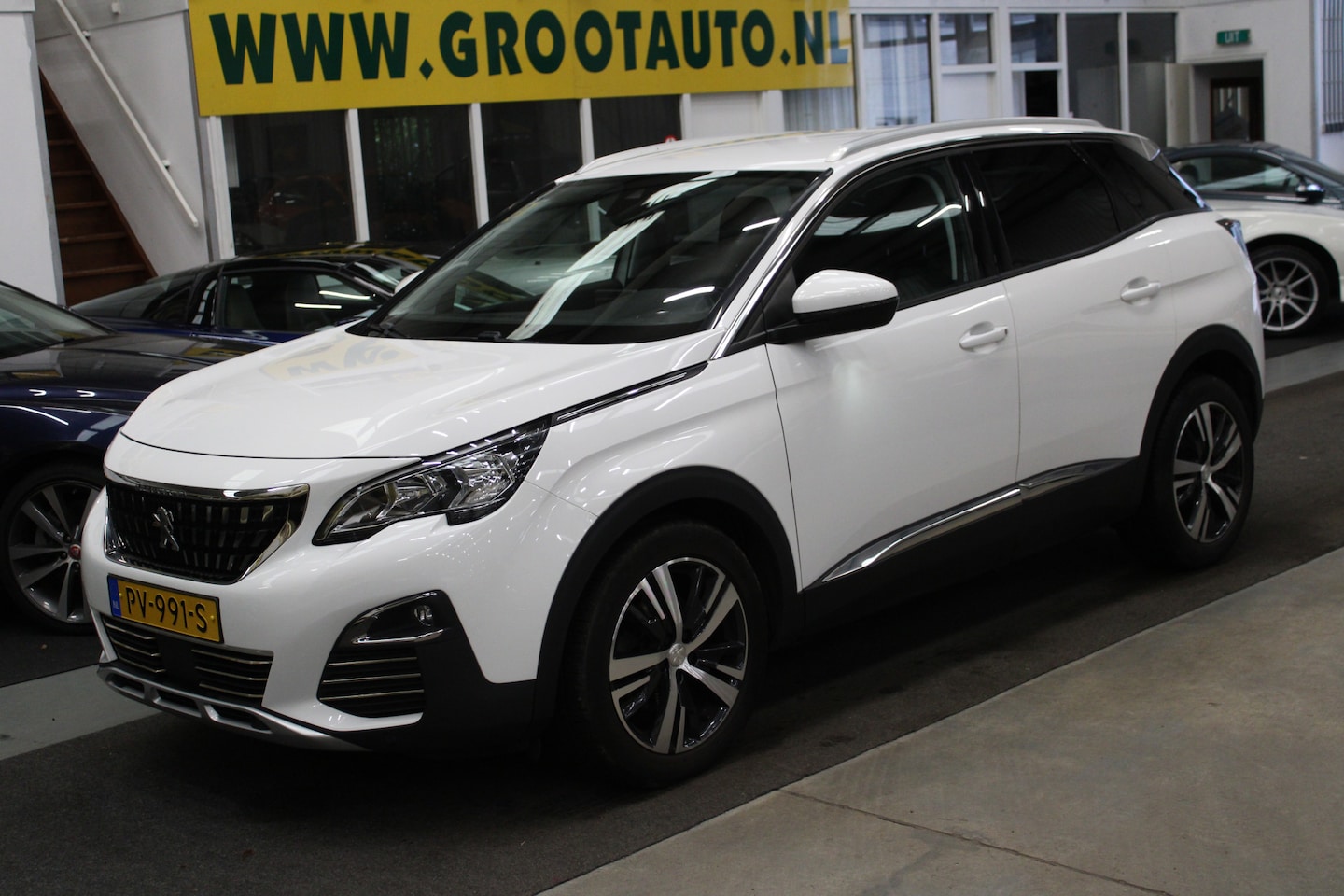 Peugeot 3008 - 1.2 PureTech Allure Automaat NAP, Apple Carplay, Keyless, 360 camera - AutoWereld.nl