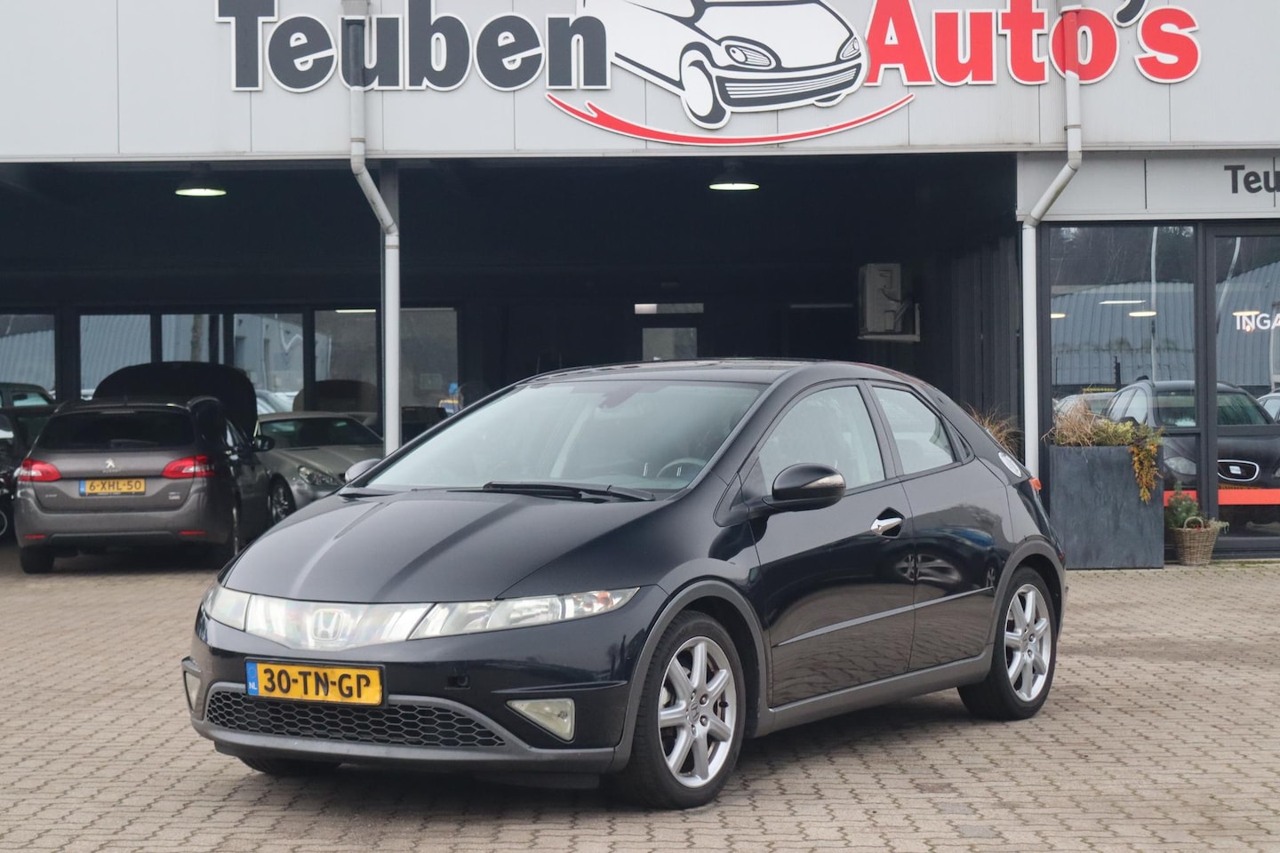 Honda Civic - 1.8 Sport Elektrische ramen, Lichtmetalen wielen, Climate control - AutoWereld.nl