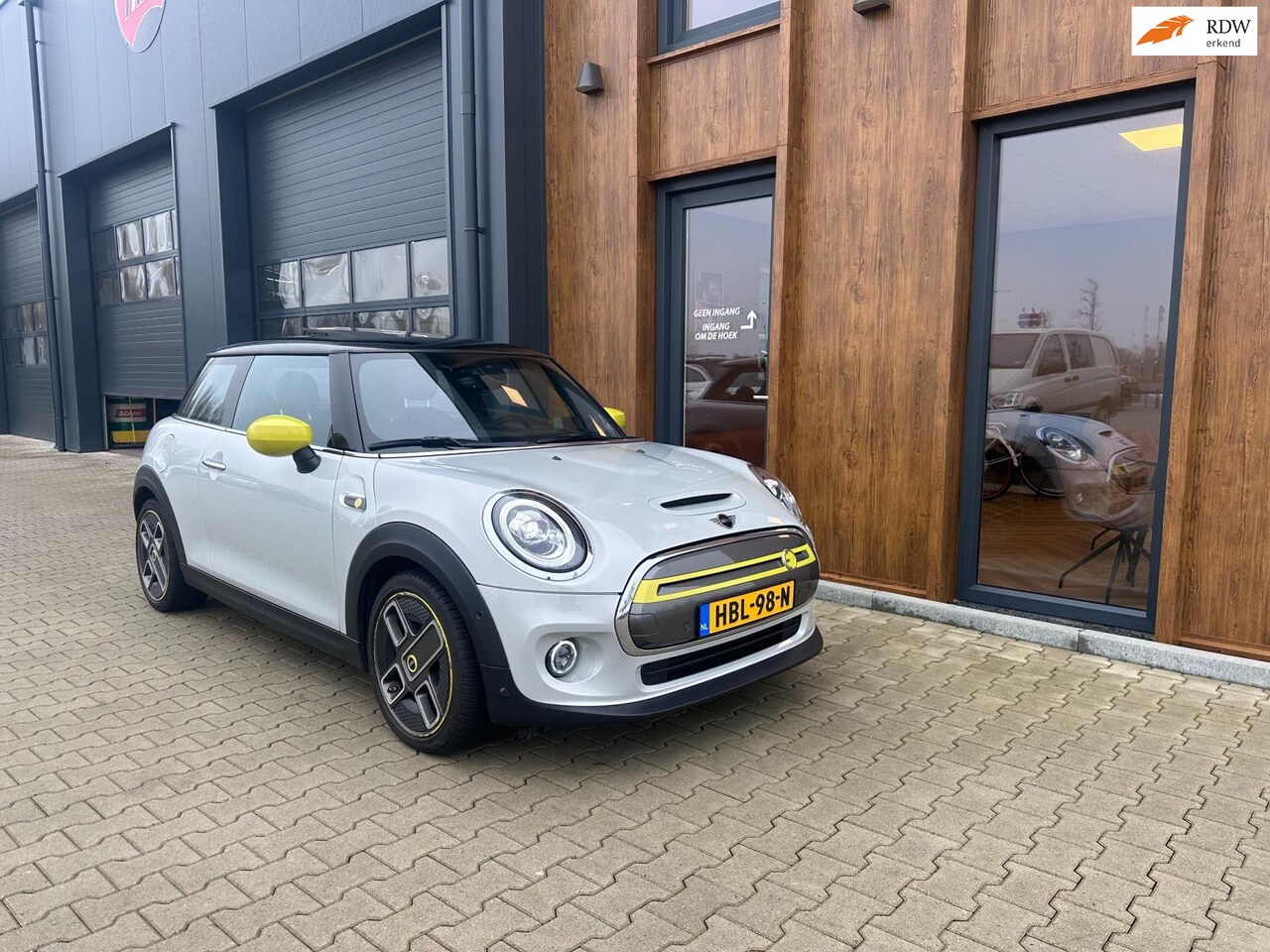 MINI Mini-Electric - Charged 33 kWh S Yours full opttion, camera, leer - AutoWereld.nl