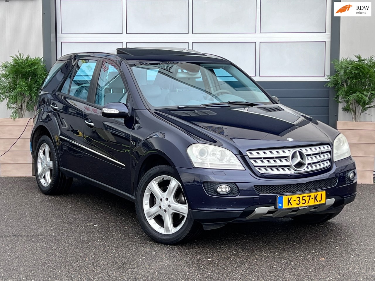 Mercedes-Benz M-klasse - 350 / YOUNGTIMER / INCL BTW AUTO / SCHUIFDAK / LUCHTVERING / AIRCO / PDC / LEER - AutoWereld.nl