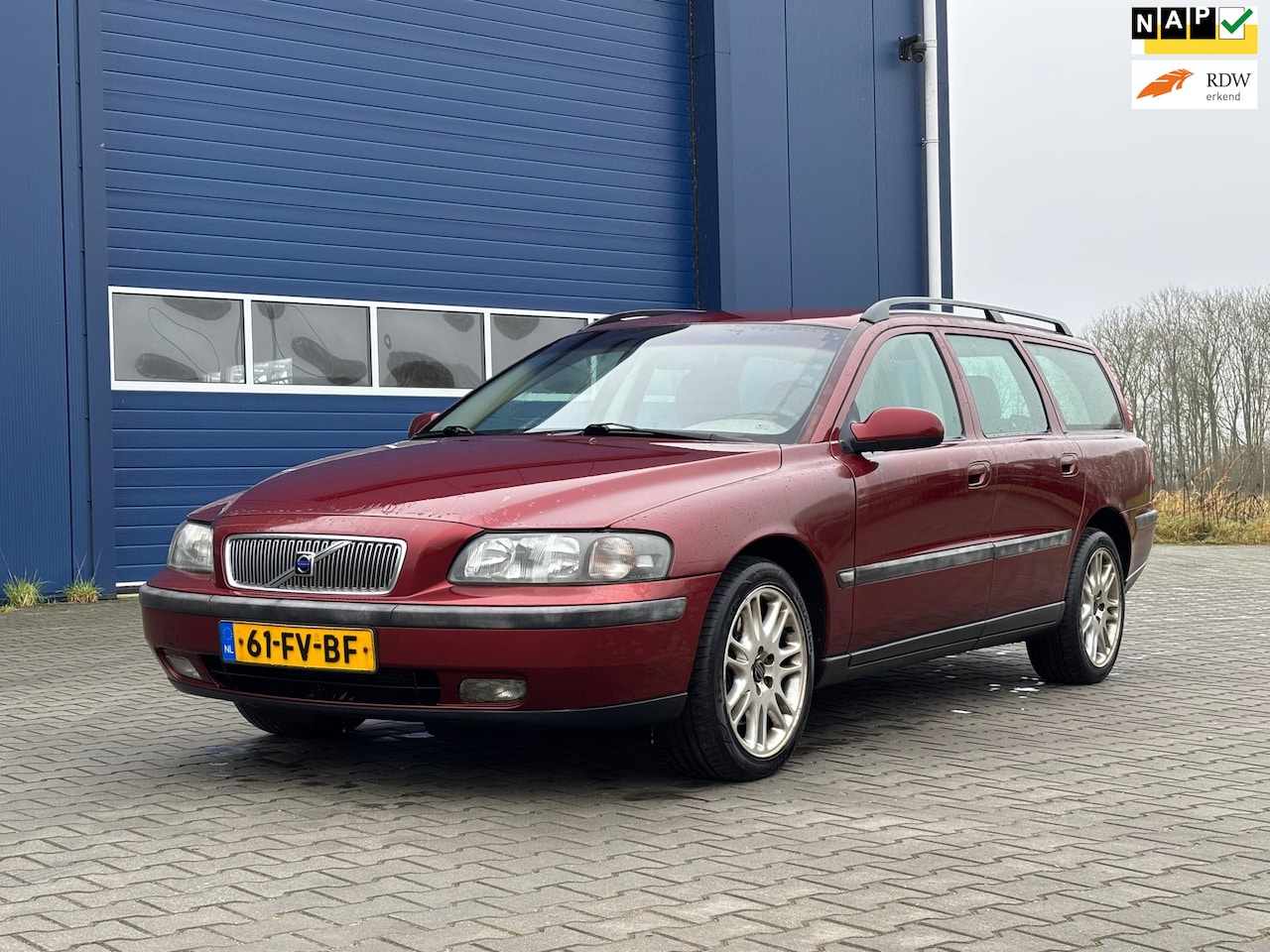 Volvo V70 - 2.4 T Comfort Line | Automaat + Cruise control | - AutoWereld.nl