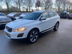 Volvo XC60 - 2.0 T5 Momentum // Automaat // Leder // Trekhaak // Sidesteps Perfecte Staat info Roel 049