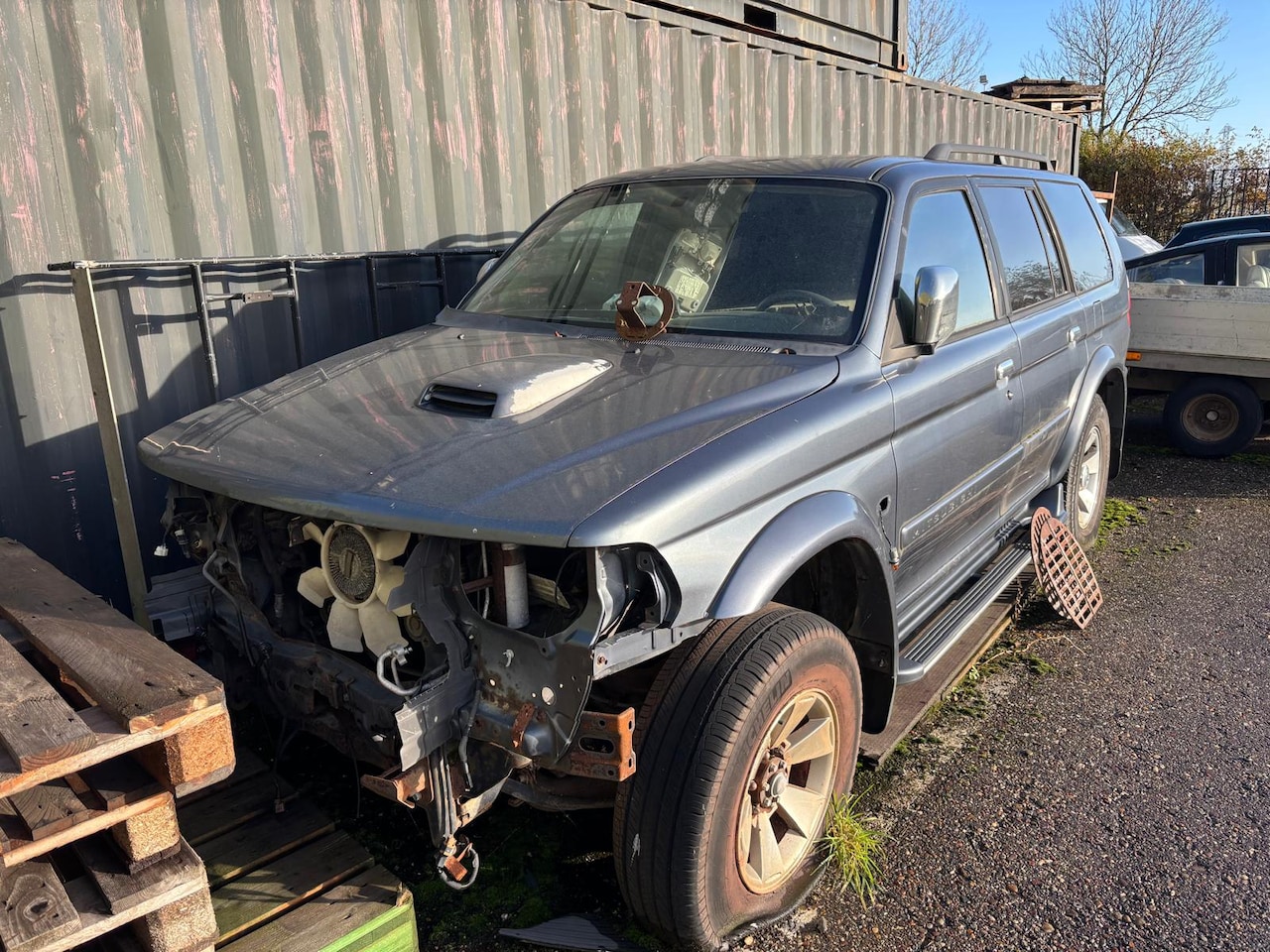 Mitsubishi Pajero Sport - 2.5 TDI Intense Panel Van LET OP: Auto is gebruikt voor onderdelen. Er kunnen dus wat onde - AutoWereld.nl