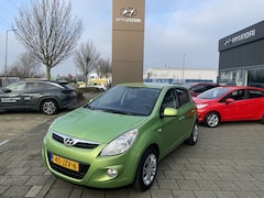 Hyundai i20 - 1.2i Dynamic lak schade/ nieuwe APK*RIJKLAARPRIJS