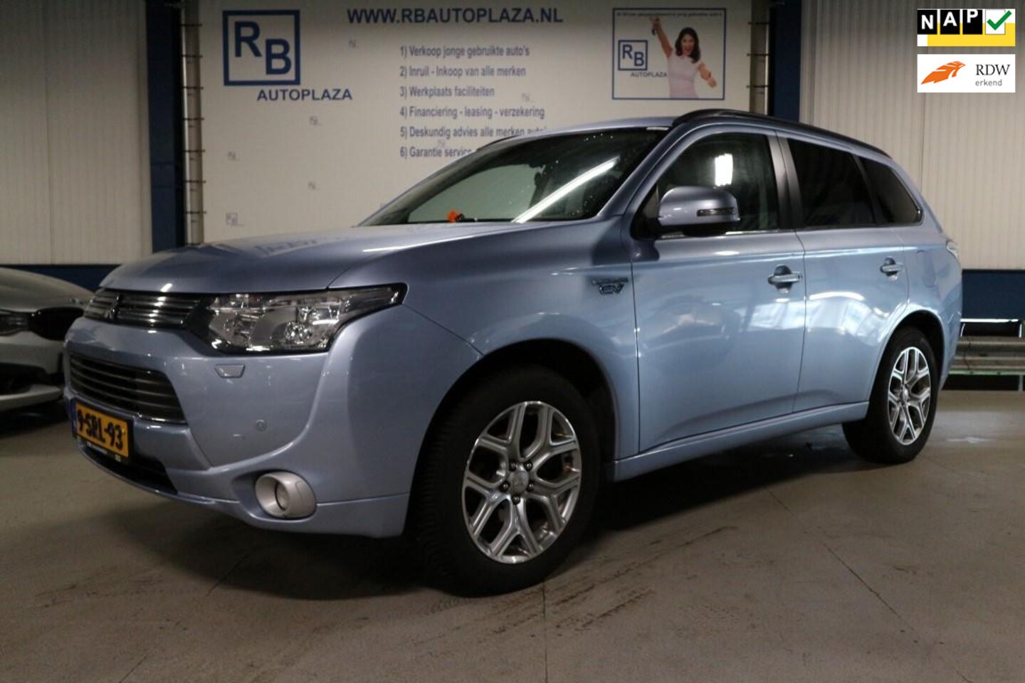 Mitsubishi Outlander - 2.0 PHEV instyle 2.0 PHEV Instyle+ - AutoWereld.nl