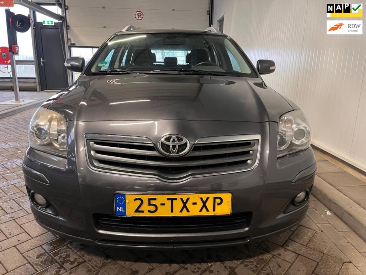 Toyota Avensis Wagon - 1.8 VVTi Luna 1.8 VVTi Luna - AutoWereld.nl