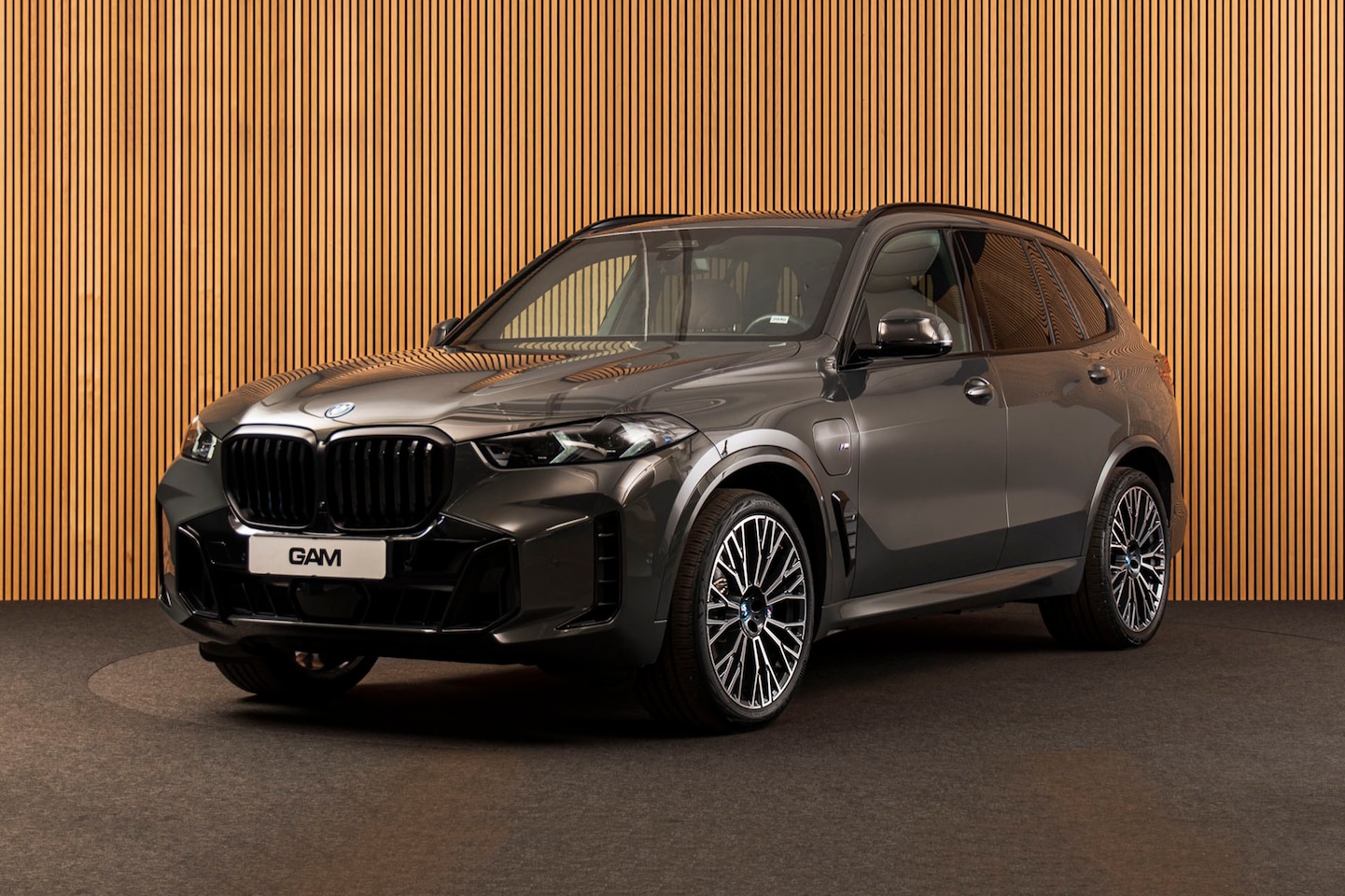 BMW X5 - xDrive50e H/K-MSPORT-MASSAGE-22"-PANO - AutoWereld.nl