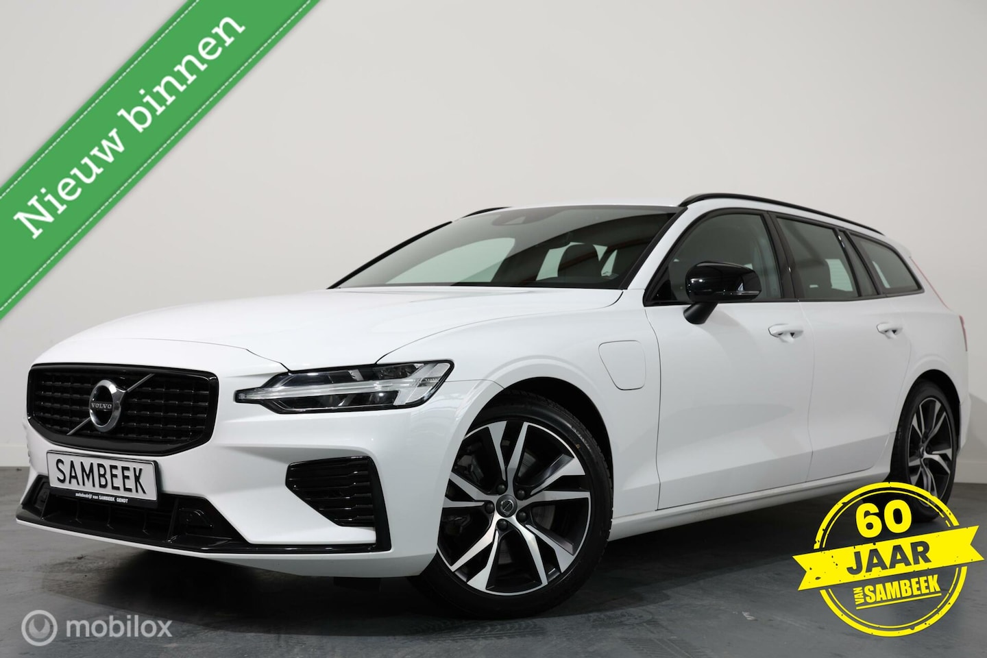 Volvo V60 - 2.0 T6 Recharge AWD R-Design - NAVI - LEER - AutoWereld.nl