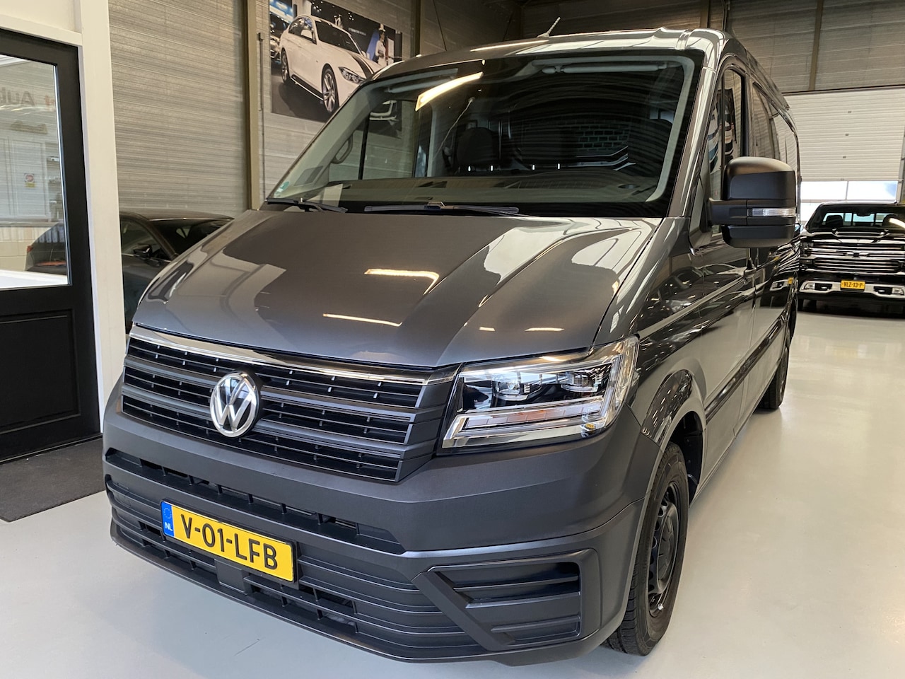 Volkswagen Crafter - 30 2.0 TDI L3H2 Trendline Camera, Trekhaak, Led koplampen - AutoWereld.nl