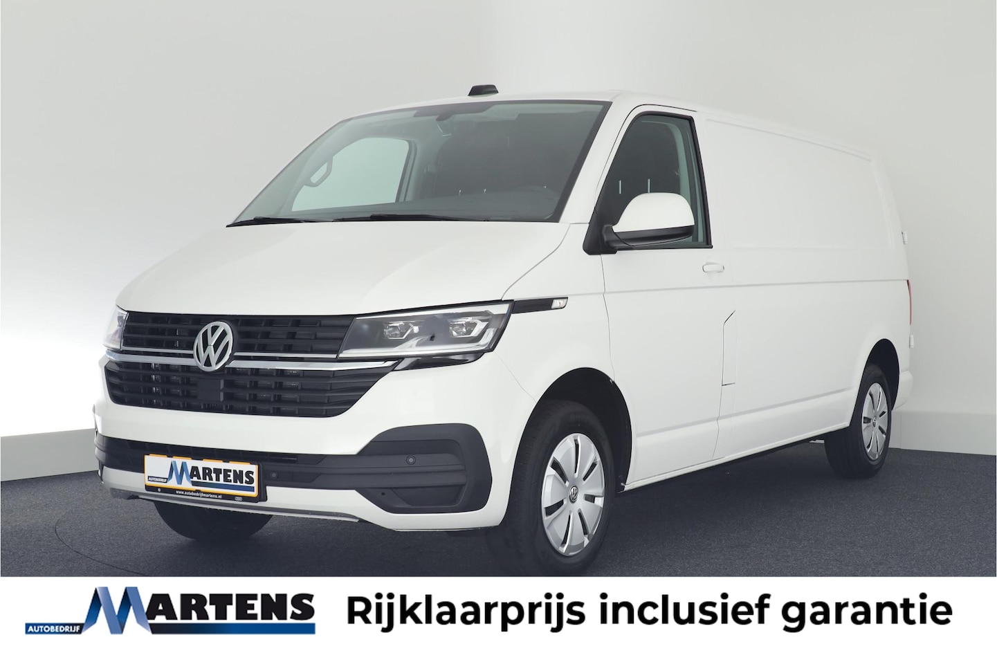 Volkswagen Transporter - 2.0 TDI 150pk DSG L2H1 30 Highline LED Trekhaak Camera Standkachel Navigatie Stoelverwarmi - AutoWereld.nl