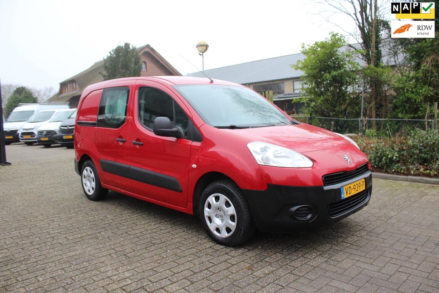 Peugeot Partner - AUTOMAAT !!!! 120 1.6 e-HDI L1 XT Profit + 2Tronic - AutoWereld.nl