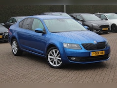 Skoda Octavia - 1.2 TSI Greentech Elegance Businessline / Navigatie / Parkeerhulp V+A / 17'' / Keyless / S