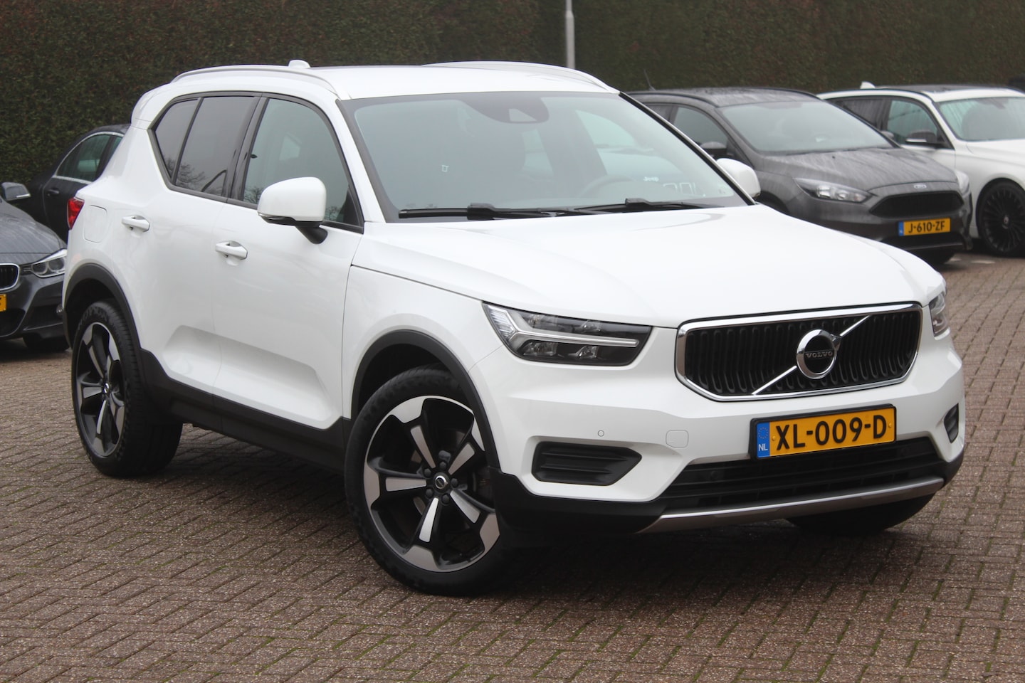 Volvo XC40 - 2.0 T4 Inscription / Half leder / Navigatie / Parkeerhulp V+A / 18'' / LED Koplampen / Sto - AutoWereld.nl