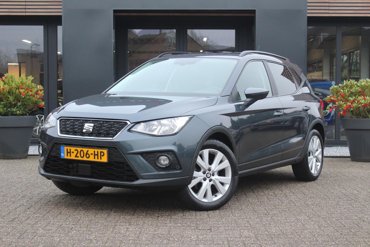 Seat Arona - 1.0 Tsi 95pk Style Business Intense Ecc-Acc-Navi-Pdc-Virtueel-KeyLess - AutoWereld.nl