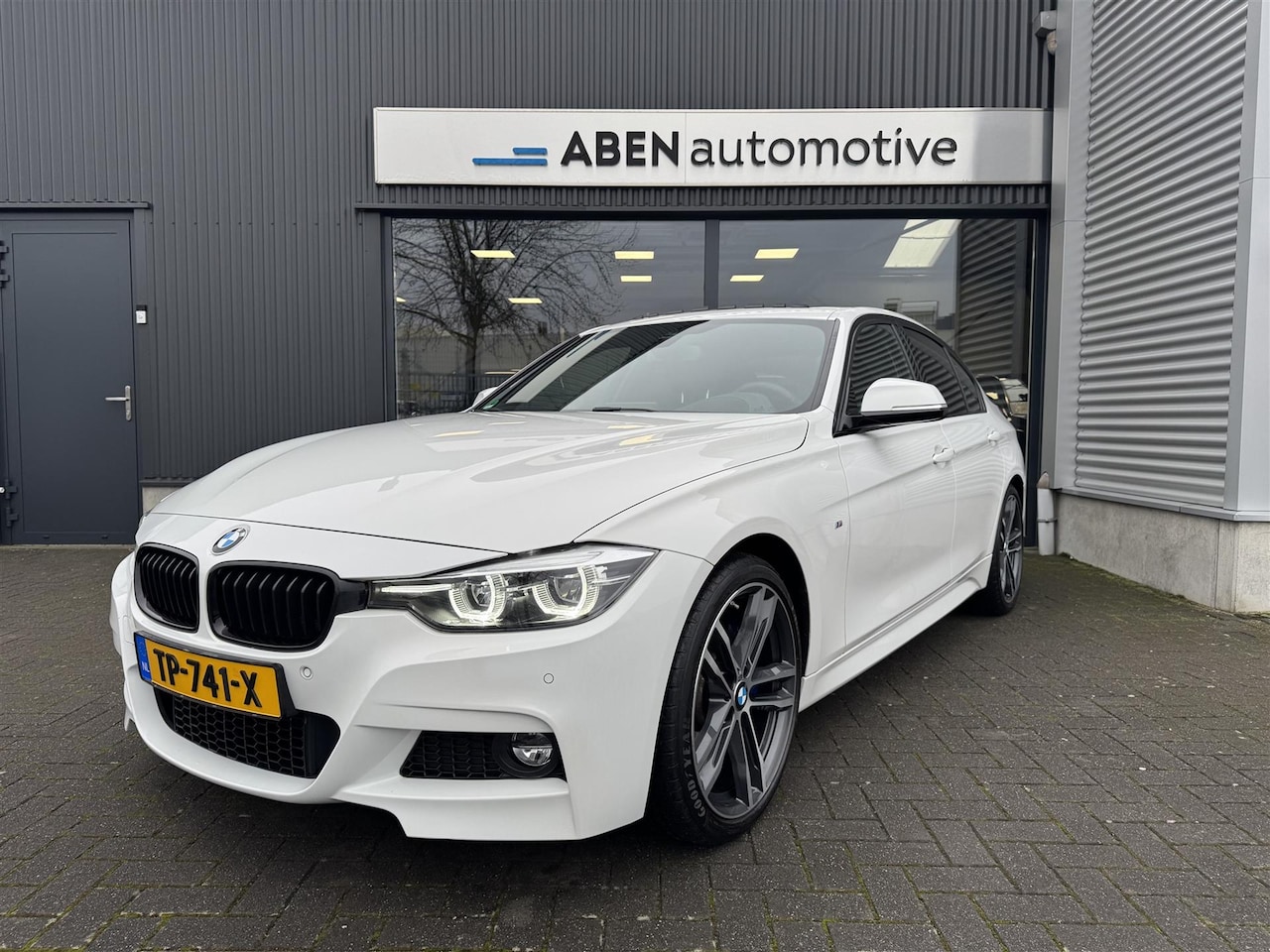 BMW 3-serie - 320i 170PK M-Sport Edition automaat (LEDER|SCHUIFDAK|HARMAN KARDON) - AutoWereld.nl