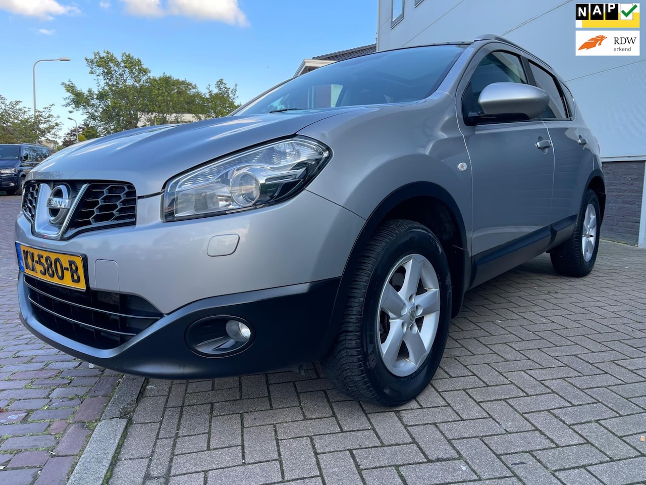 Nissan Qashqai - 2.0/Automaat/Camera/Pano/Cruise-c/Bluetooth/Climate-c/Trekhaak/Goed-onderhouden - AutoWereld.nl