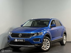 Volkswagen T-Roc - 1.5 TSI DSG Sport | PANO | CARPLAY |