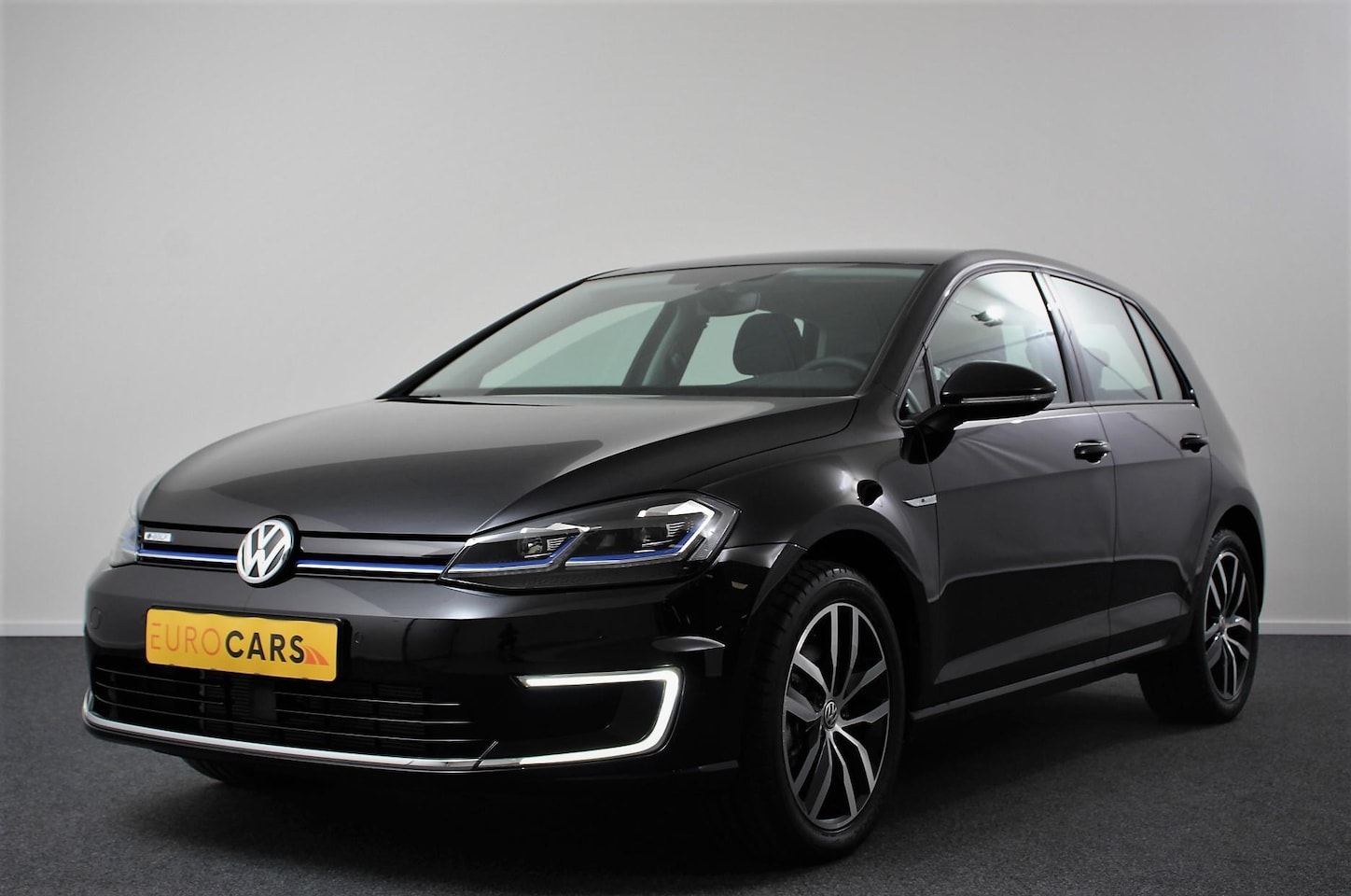 Volkswagen e-Golf - e-Golf | Navigatie | Climate Control | Virtuele Cockpit | Camera | Keyless | Stoelverwarmi - AutoWereld.nl