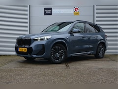 BMW iX1 - xDrive30 Launch Edition 67 kWh Trekhaak (1.200kg), Pano, HUD, M Sportpakket