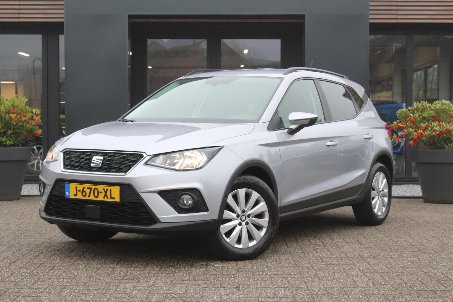 Seat Arona - 1.0 Tsi 95pk Style Business Intense Acc-Ecc-Navi-Pdc-KeyLess - AutoWereld.nl