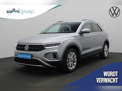 Volkswagen T-Roc - 1.0 TSI 110PK Life | Parkeersensoren voor/achter | Apple Carplay / Android Auto | ACC | Di