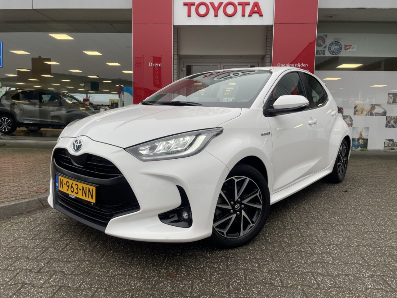 Toyota Yaris - 1.5 Hybrid 115 Dynamic | Apple Carplay/Android Auto | DAB | Acht - AutoWereld.nl