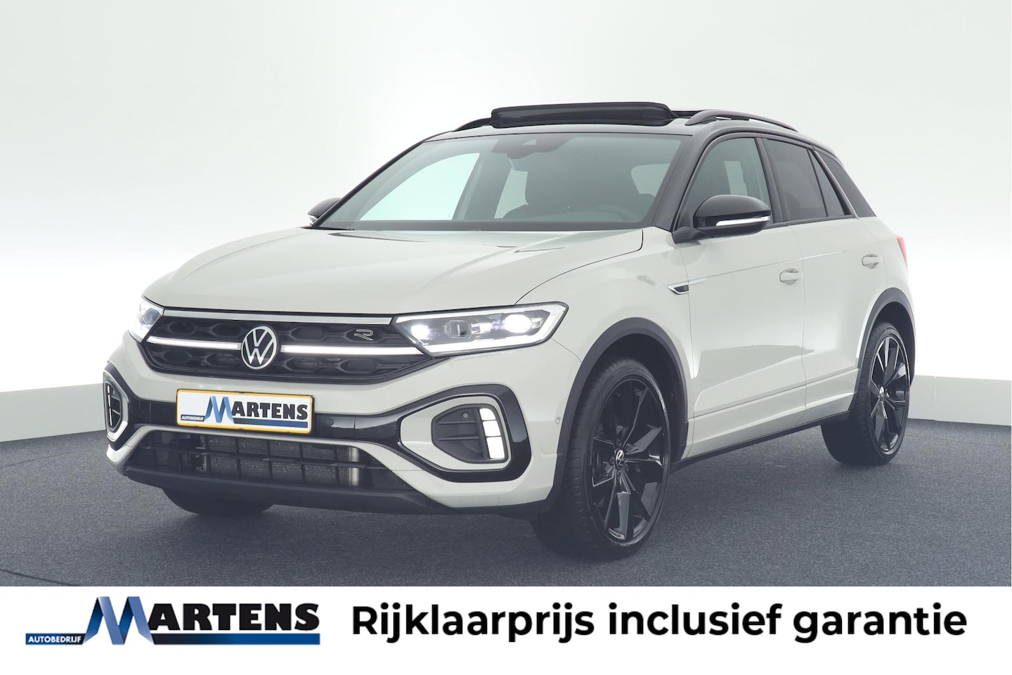 Volkswagen T-Roc - 1.5 TSI 150pk DSG R-Line Business+ Black Style Trekhaak Camera IQ.Light Panoramadak Virtua - AutoWereld.nl