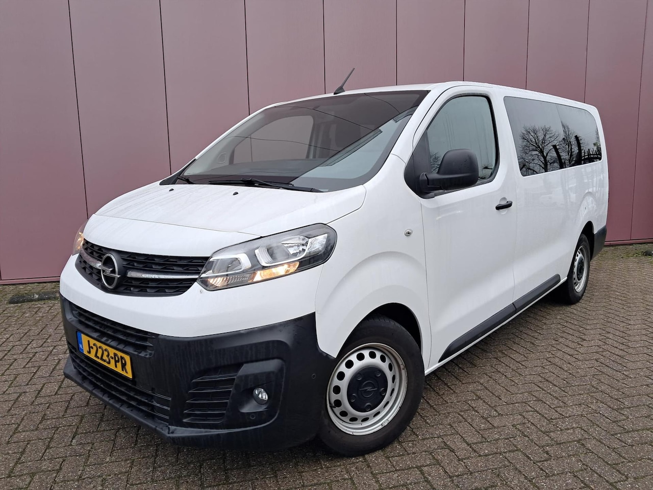 Opel Vivaro - 1.5 Diesel 120pk L3 lange 9-persoons personenbus - AutoWereld.nl