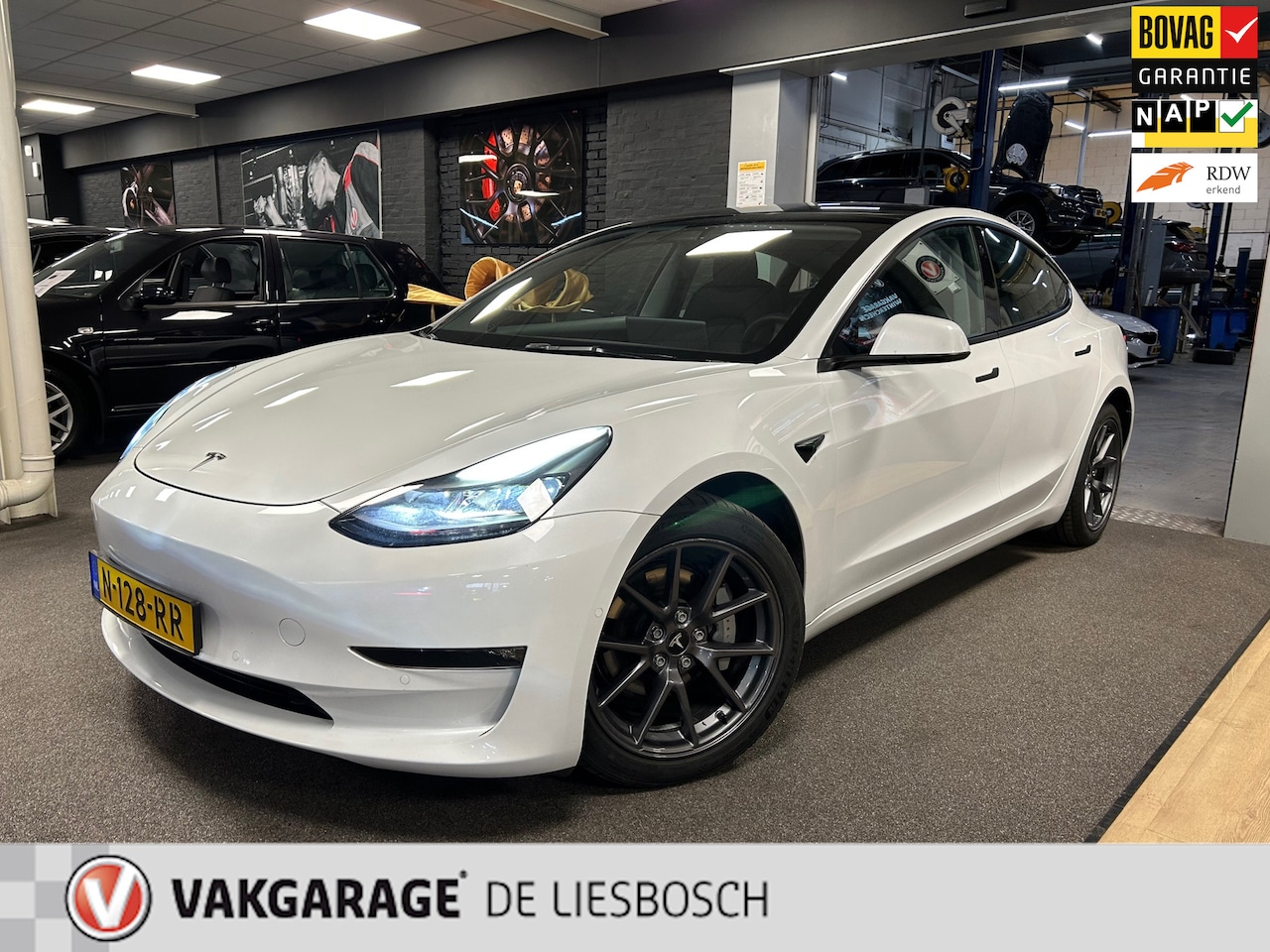 Tesla Model 3 - Long Range RWD Long Range AWD 75 kWh nw model , 360 camera , panorama-dak , autopilot - AutoWereld.nl