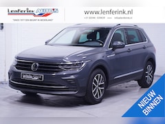 Volkswagen Tiguan - 1.5 TSI Life Business Virtual Led koplampen Stuur-en stoelverwaming Sportstoelen met massa