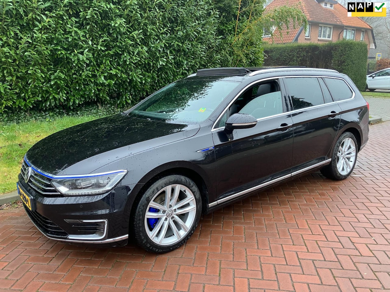 Volkswagen Passat Variant - 1.4 TSI GTE highline met virtual cockpit panorama dak en alcantara dealer onderhouden - AutoWereld.nl