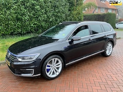 Volkswagen Passat Variant - 1.4 TSI GTE highline met virtual cockpit panorama dak en alcantara dealer onderhouden