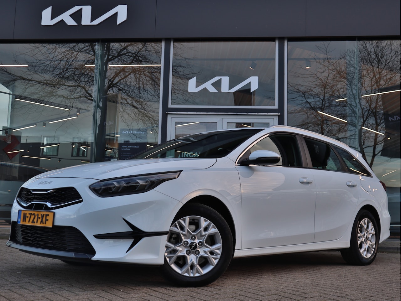 Kia Cee'd Sportswagon - Ceed 1.0 T-GDi DynamicLine Cr.Control BT+DAB+LED+Camera PDC 10jr.Kia Garantie - AutoWereld.nl