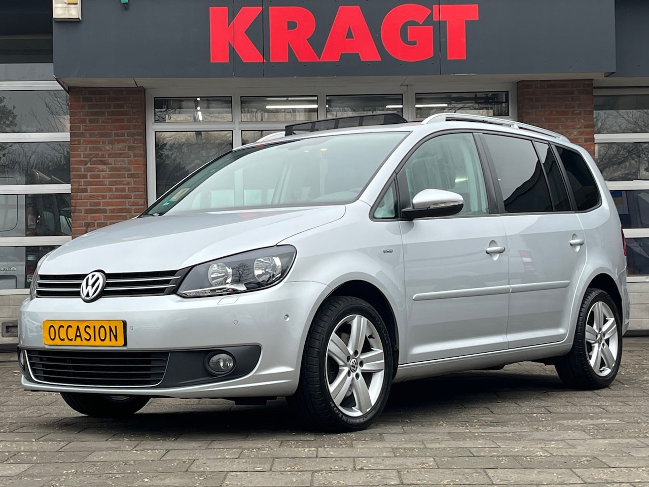 Volkswagen Touran - STYLE 1.4 TSI 140 pk - 7 persoons - navi - winterpack - trekhaak - panodak - AutoWereld.nl