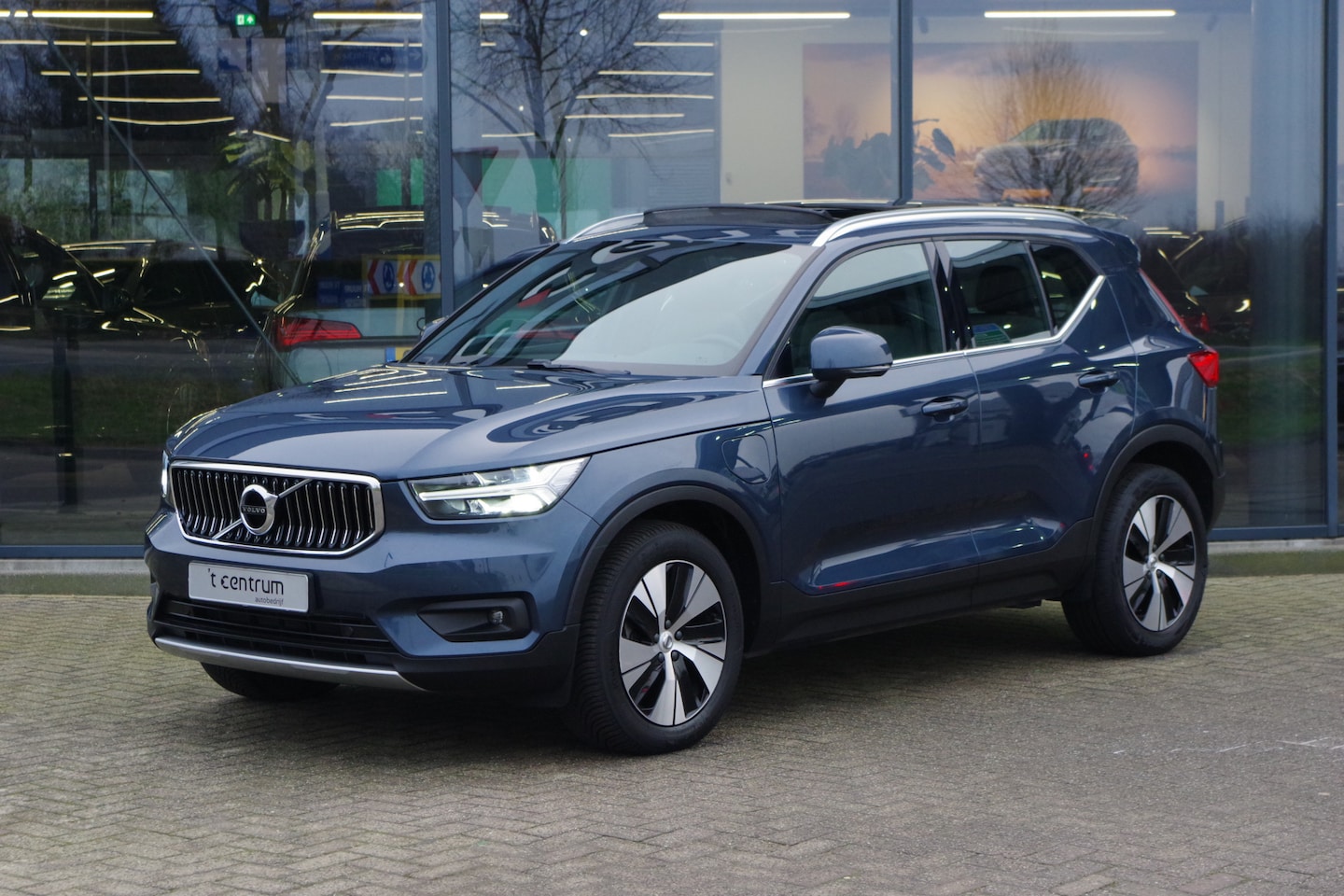 Volvo XC40 - 1.5 T5 262 PK Recharge Business Pro PHEV, Panoramadak, Stoelverwarming, Carplay - AutoWereld.nl