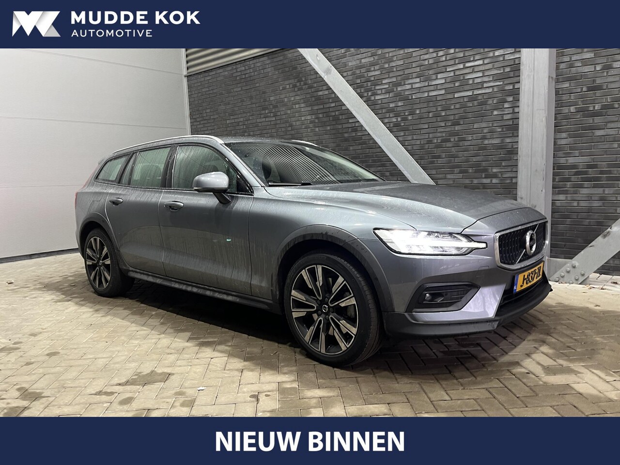 Volvo V60 Cross Country - B5 AWD Pro | Incl. BTW | ACC | BLIS | Leder | Camera | Stoel+Stuurverwarming | Trekhaak | - AutoWereld.nl