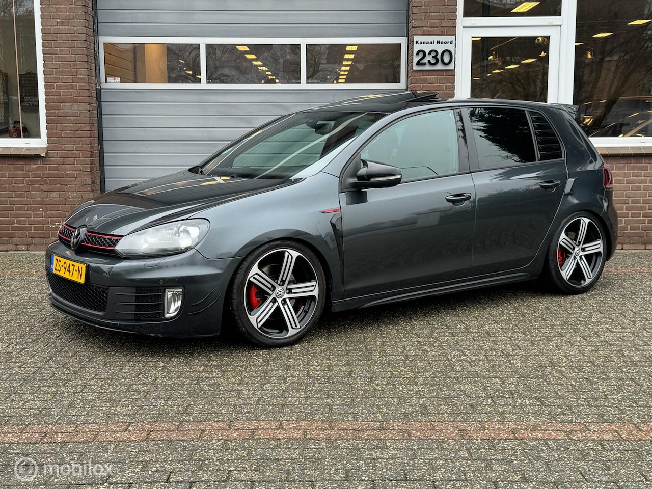 Volkswagen Golf - 2.0 GTI DSG LEDER/ECC-AIRCO/CRUISE/SCH.DAK - AutoWereld.nl