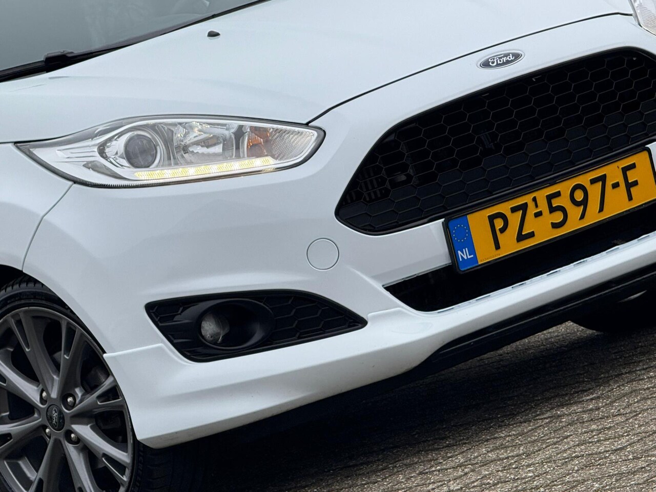 Ford Fiesta - 1.0 EcoBoost ST Line - Frozen White - Lekker Sportief - AutoWereld.nl