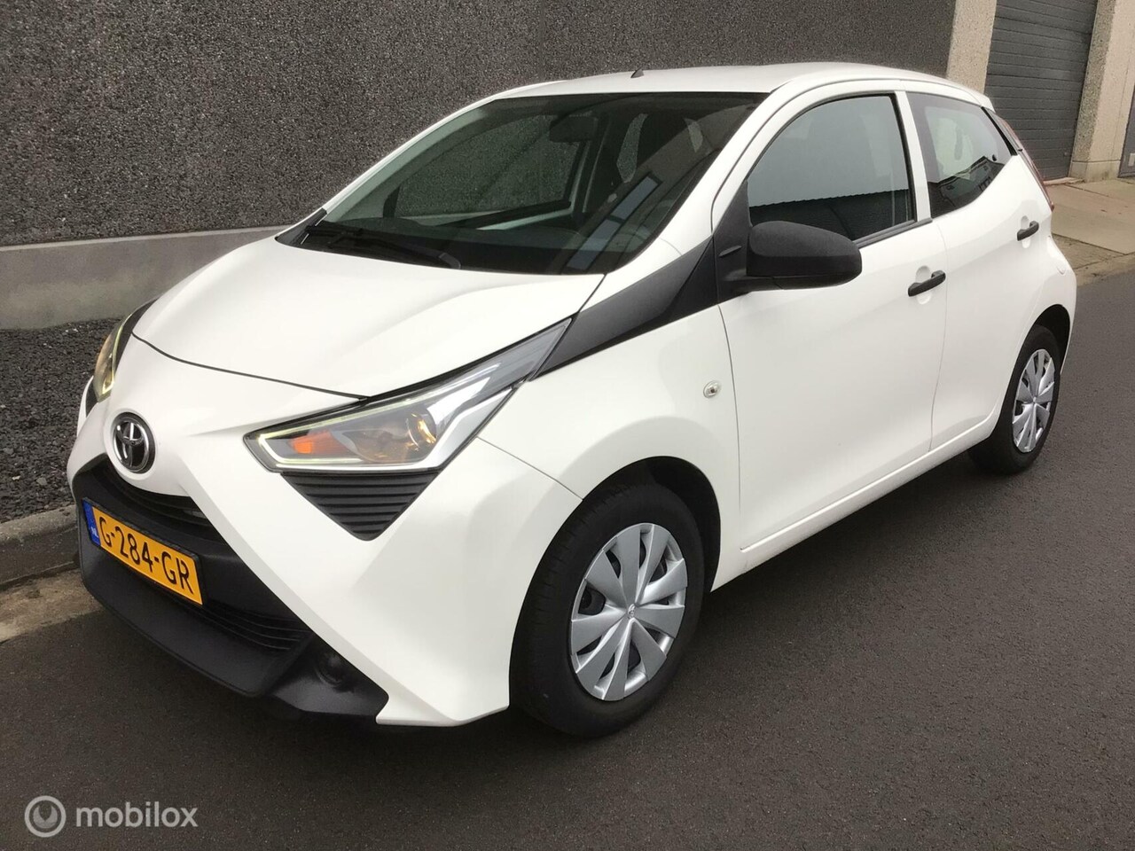 Toyota Aygo - 1.0 VVT-i x dagrijverlichting, airco 5 drs. - AutoWereld.nl