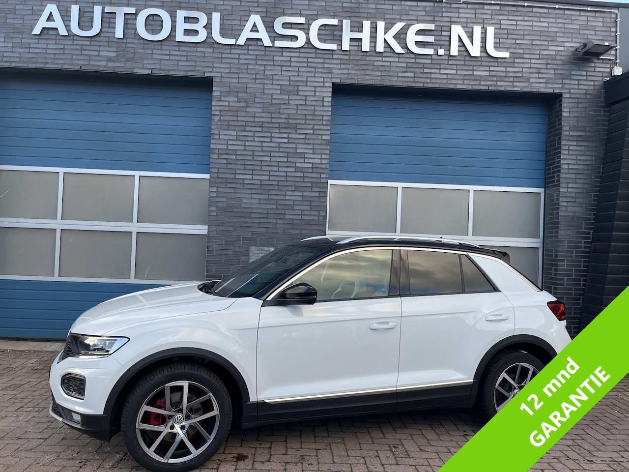 Volkswagen T-Roc - 1.5 TSI Sport 1.5 TSI Sport, pano, navi, trekhaak - AutoWereld.nl