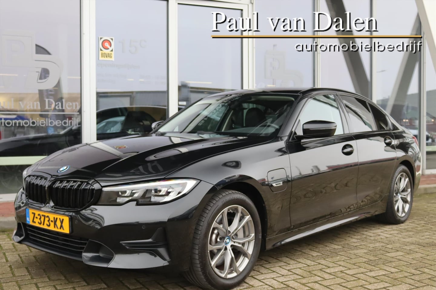 BMW 3-serie - (g20) 330e 292PK AUTOMAAT SPORT LINE SHADOW LINE | Navi | Trekhaak | Led | Sfeerverlichtin - AutoWereld.nl