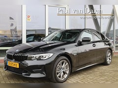 BMW 3-serie - (g20) 330e 292PK AUTOMAAT SPORT LINE SHADOW LINE | Navi | Trekhaak | Led | Sfeerverlichtin