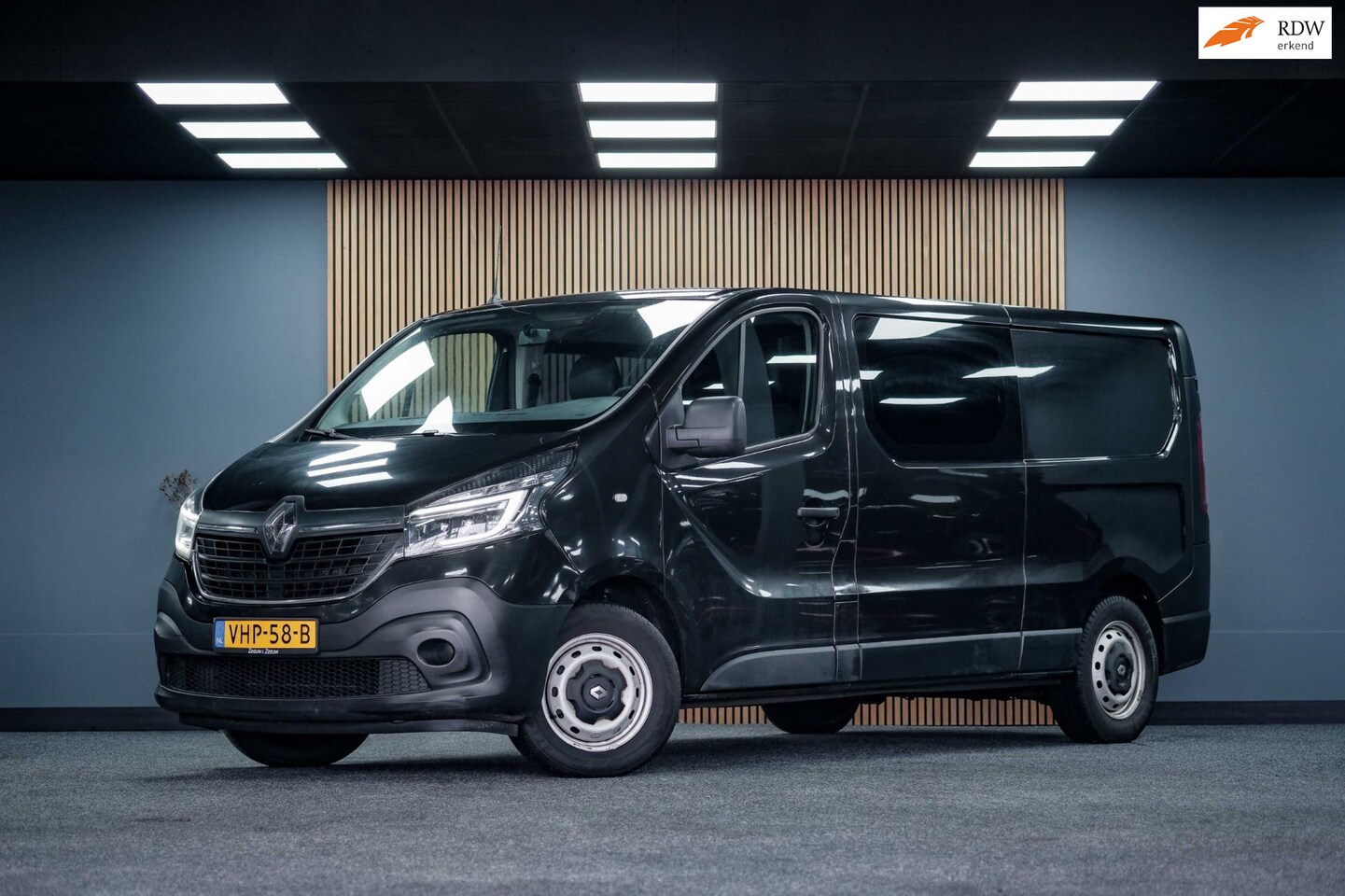 Renault Trafic - 2.0 dCi 145 T29 L2H1 DC Comfort | Automaat - AutoWereld.nl